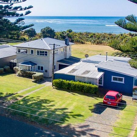 Taranaki Beach House - Great Sea Views Villa Waitara Eksteriør billede